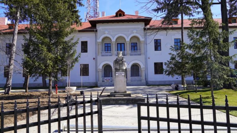 Fosta Școală de Cavalerie din Târgoviște, un nou simbol cultural pentru județul Dâmbovița Fosta Școală de Cavalerie din Târgoviște renaște ca simbol al viitorului județului Dâmbovița