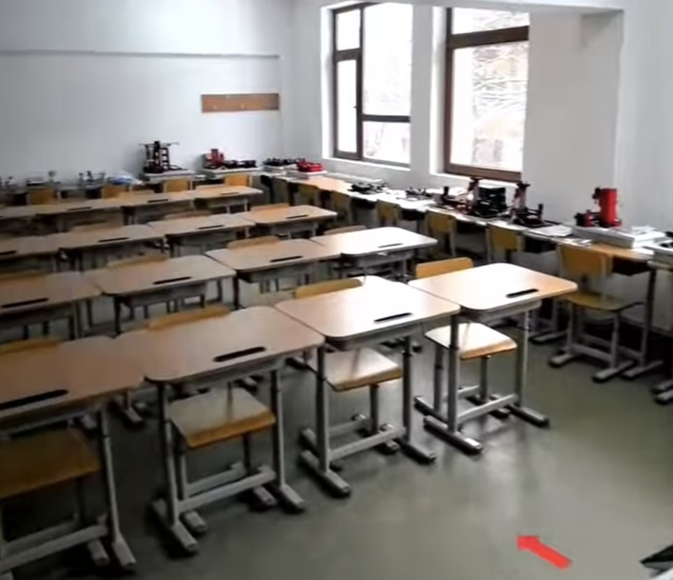 Liceul „Voievodul Mircea" a beneficiat de o investiție impresionantă de 2,7 milioane lei, cu scopul de a îmbunătăți condițiile de învățământ și dotările școlii. Printre acestea se numără: