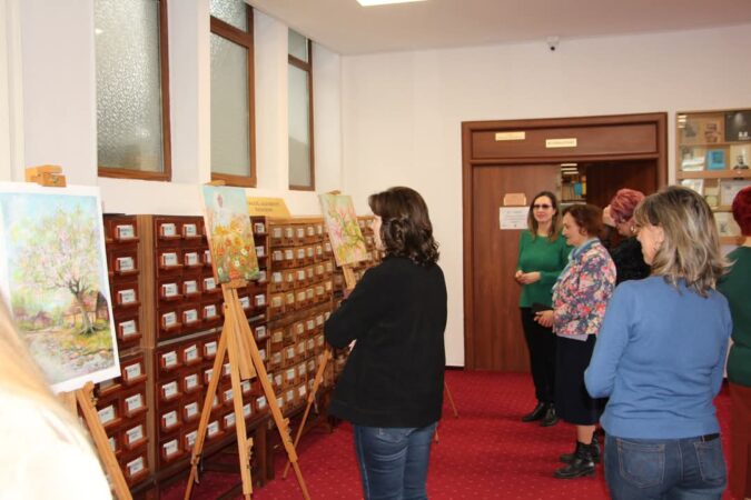Ieri,  11 martie 2025, Biblioteca Județeană „Ion Heliade Rădulescu” din Dâmbovița a deschis oficial ușile unei expoziții deosebite: „Simfonia Culorilor”