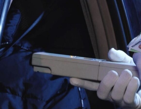 Noaptea trecută, în jurul orei 00:30, polițiștii Biroului Rutier Târgoviște au oprit un autoturism condus de un bărbat de 45 de ani,