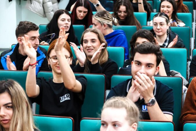 ReUniunea studențească la Universitatea „Valahia” din Târgoviște: Un eveniment național pentru viitorul studenților Zilele trecute, Universitatea „Valahia” din Târgoviște a fost gazda unui eveniment de excepție organizat de Uniunea Studenților din România (USR)