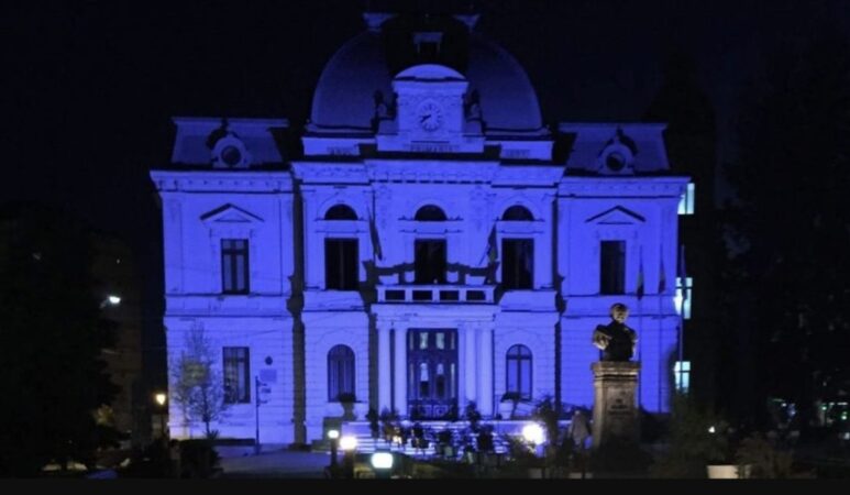 2 APRILIE – Ziua Internațională de Conștientizare a Autismului: Târgoviște se luminează în albastru pentru speranță și înțelegere Astăzi 2 aprilie, Primăria Târgoviște va străluci în albastru, simbol al speranței, pentru a marca Ziua Internațională de Conștientizare a Autismului, o zi globală în care întreaga lume