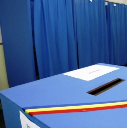 AEP a stabilit locațiile celor 965 de secții de votare din străinătate pentru alegerile prezidențiale din 4 mai 2025 Autoritatea Electorală Permanentă (AEP) a adoptat miercuri, 9 aprilie 2025, Hotărârea privind sediile celor 965 de secții de votare din străinătate organizate pentru alegerile prezidențiale din acest an. Documentul urmează să fie publicat în Monitorul Oficial al României, Partea I, și va fi disponibil și online, pe site-ul AEP: www.roaep.ro.