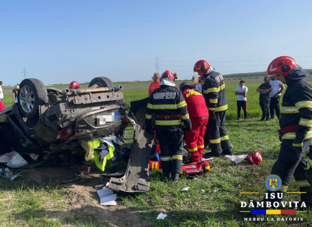 Miercuri după-amiază, un accident rutier grav a avut loc pe DJ 711, în localitatea Racovița, când un autoturism s-a răsturnat, iar șoferul, un bărbat încarcerat și inconștient, a fost găsit într-o stare critică.
