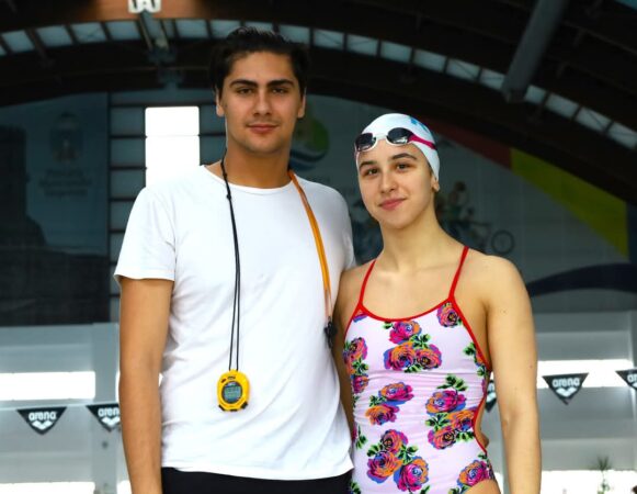 Andreea Văcaru, aproape de podium la Campionatul Național de Înot pentru Seniori Înotătoarea Andreea Văcaru, legitimată la Clubul Sportiv Târgoviște, a obținut rezultate remarcabile la Campionatul Național de Seniori, Tineret, Juniori 1 și 2, desfășurat recent.