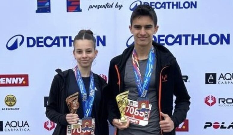 Atleții de la CS Târgoviște au strălucit la Bucharest International Half Marathon La Bucharest International Half Marathon, doi dintre cei mai talentați atleți ai Clubului Sportiv Târgoviște, Ianis Surugiu și Izabela Surgiu, au reușit să se evidențieze prin performanțe remarcabile în cursa de 3,5 km.