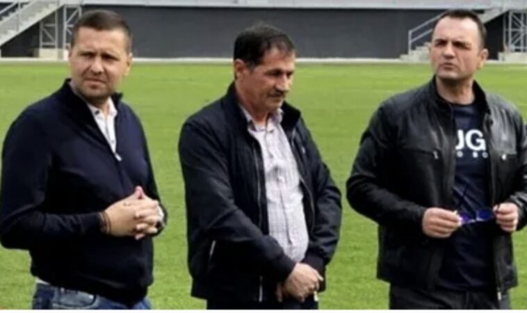 Primarul Daniel Cristian Stan reconfirmă sprijinul pentru Chindia Târgoviște: Echipa nu se desființează, vom căuta soluții pentru performanță În urma zvonurilor apărute în spațiul public referitoare la posibila desființare a echipei de fotbal Chindia Târgoviște, primarul municipiului Târgoviște, Daniel Cristian Stan, a ieșit public astăzi pentru a lămuri situația și a asigura suporterii echipei că acest lucru nu se va întâmpla.