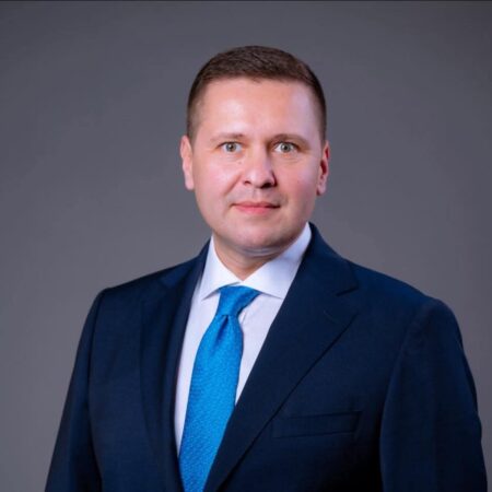 Consiliul Județean Dâmbovița s-a mutat într-un nou sediu: Palatul Administrativ intră în reabilitare Activitatea Consiliului Județean Dâmbovița s-a mutat, începând de ieri, într-un nou sediu, ca urmare a demarării lucrărilor de consolidare și reabilitare a Palatului Administrativ din Piața Tricolorului nr. 1, Târgoviște.