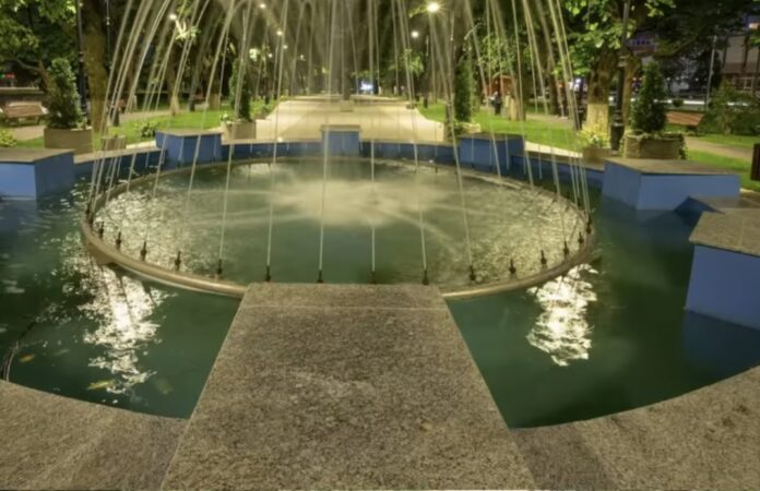 Primarul municipiului Târgoviște, Daniel Cristian Stan, a anunțat recent că orașul continuă să treacă printr-o transformare semnificativă, iar Parcul Mitropoliei este un exemplu clar al acestui progres.