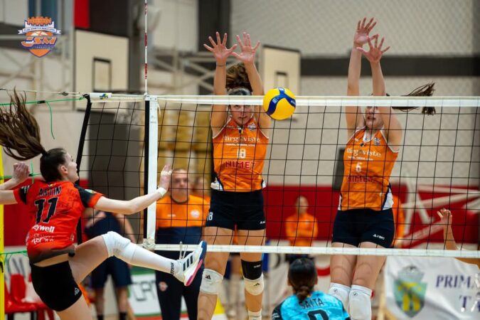 Echipa de volei CSM Târgoviște încheie sezonul cu capul sus și privirea spre un viitor mai bun În ciuda înfrângerii din ultima rundă a campionatului, echipa de volei CSM Târgoviște rămâne o echipă cu spirit și determinare. În confruntarea finală cu CS Rapid București, disputată pe teren propriu, CSM Târgoviște a avut momente de inspirație, dar a cedat cu scorul de 1-3 (23-25; 25-17; 20-25; 18-25), încheind astfel sezonul pe locul 8 în clasament.