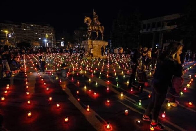 „Calea Luminii” va reaprinde speranța în Joia Mare, la Târgoviște „Calea Luminii” la Târgoviște, orașul care pășește spre Înviere sub mii de lumânări. În Joia Mare, pe 17 aprilie, orașul Târgoviște îmbracă haina solemnă a tradiției și spiritualității printr-un eveniment emblematic: „Calea Luminii”. Mii de lumânări vor străluci în inima orașului, creând un drum simbolic al credinței, speranței și unității.