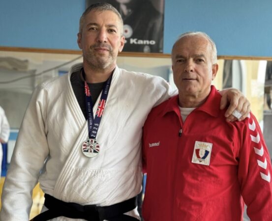 Cezar Voicu Sulugiu aduce argint pentru CS Târgoviște la British Judo Veterans Open Performanță de excepție pentru Clubul Sportiv Târgoviște, care urcă din nou pe podiumul internațional prin judoka veteran Cezar Voicu Sulugiu