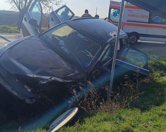 Ieri, 24 aprilie 2025, în jurul orei 11:20, polițiștii din cadrul Poliției Orașului Răcari au fost sesizați cu privire la un accident rutier produs pe drumul județean 701 B, la intersecția cu drumul național 7, pe raza localității Tărtășești.