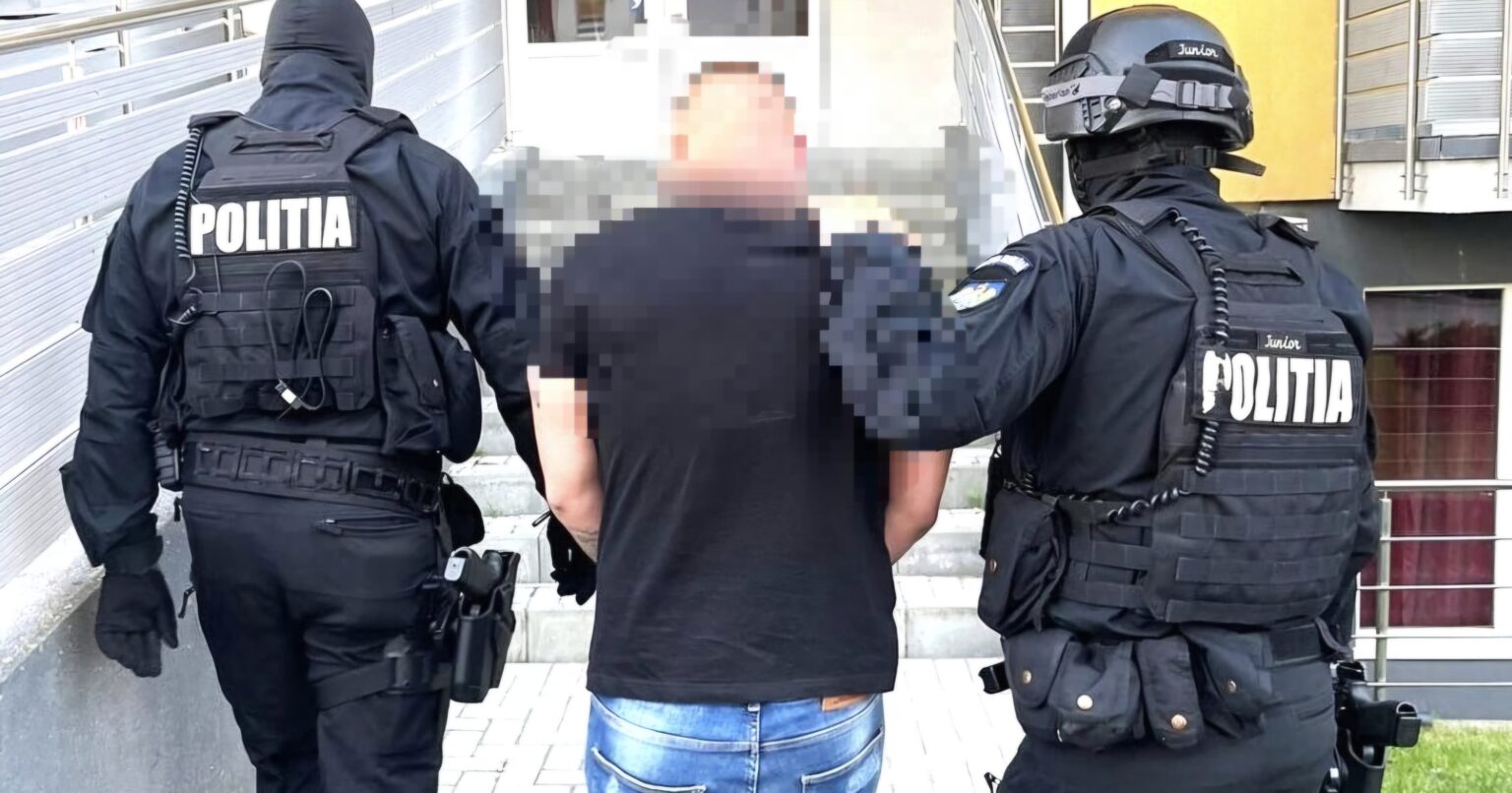 Conflict violent la Brezoaele: Bărbat reținut pentru agresiune cu obiect contondent Polițiștii din cadrul Secției nr. 12 Poliție Rurală Tărtășești, sub coordonarea unui procuror de la Parchetul de pe lângă Judecătoria Răcari, au dispus măsura reținerii unui bărbat în vârstă de 37 de ani, din comuna Brezoaele, sub acuzația de lovire sau alte violențe. Acesta este cercetat într-un dosar penal ce vizează un incident violent petrecut pe 19 aprilie 2025.