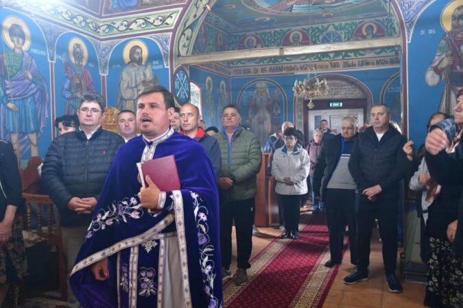 Duminica Tomii, sărbătoare cu o adâncă semnificație spirituală, a adus și în acest an o întâlnire emoționantă la Parohia „Sfinții Voievozi Mihail și Gavril” din Stănești, orașul Răcari.