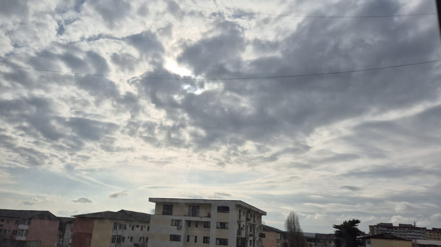 IARNĂ ÎN APRILIE: ANM anunță pentru zilele următoare frig, îngheț, ploi și ninsori Un val de aer extrem de rece va lovi toată țara, inclusiv județul Dâmbovița, începând de vineri spre sâmbătă, aducând condiții meteorologice severe și riscuri considerabile