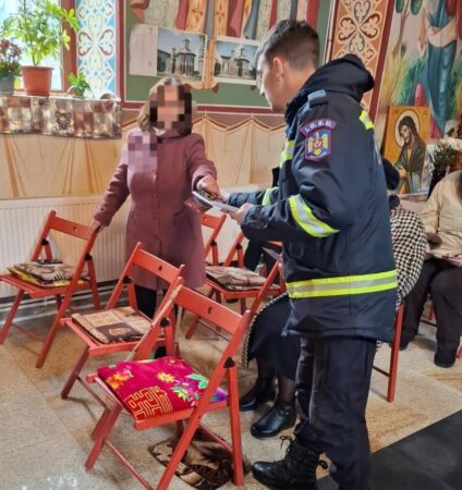 ISU Dâmbovița: Măsuri esențiale pentru prevenirea incendiilor în perioada Deniilor ISU Dâmbovița a lansat o serie de recomandări adresate credincioșilor, pompierii subliniază importanța respectării unor măsuri simple atât în timpul slujbelor religioase, cât și în locuințe.