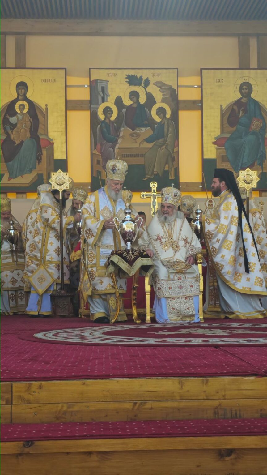 Un moment de profundă încărcătură spirituală a avut loc în Joia Mare, la Catedrala Patriarhală din București, unde a fost săvârșită slujba de sfințire a Sfântului și Marelui Mir, în cadrul Sfintei Liturghii prezidate de Preafericitul Părinte Patriarh Daniel și oficiate împreună cu membrii Sfântului Sinod al Bisericii Ortodoxe Române.