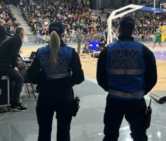 Jandarmii dâmbovițeni asigură ordinea la finala de foc dintre CSM Târgoviște și Sepsi SIC Astăzi, 30 aprilie, de la ora 19:00, Sala „Ioan Valerian” din Târgoviște devine epicentrul baschetului feminin românesc, găzduind meciul decisiv al finalei Ligii Naționale dintre CSM Târgoviște și Sepsi SIC Sfântu Gheorghe. Într-un eveniment cu miză majoră, Jandarmeria Dâmbovița va fi prezentă pentru a asigura desfășurarea în condiții de siguranță și ordine publică.