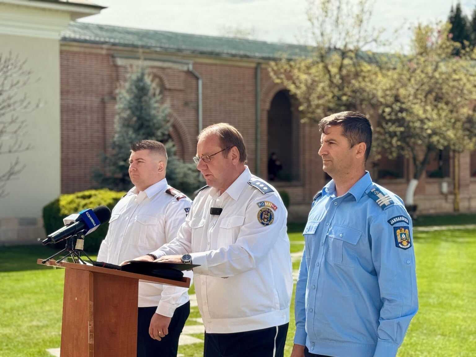 LUMINĂ ÎN SUFLET, SIGURANȚĂ ÎN COMUNITATE: MĂSURI DE ORDINE PENTRU SĂRBĂTORILE PASCALE În pragul Sărbătorilor Pascale, Inspectoratul de Poliție Județean Dâmbovița intensifică măsurile de ordine publică pentru a asigura o perioadă festivă în siguranță și liniște.