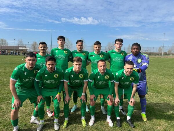 Liderul Voința Crevedia domină Liga 4 Într-o etapă plină de acțiune, echipa Voința Crevedia și-a consolidat poziția de lider în Liga 4, obținând o victorie importantă în deplasare