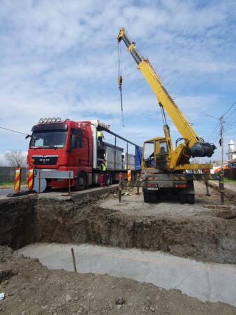 Lucrările de modernizare a DN71 progresează: Se lucrează la podețe, terasamente și la podul din Răcari Secretarul de stat în Ministerul Transporturilor, Ionuț Savoiu, a anunțat că lucrările pentru modernizarea DN71 au făcut progrese semnificative pe sectorul Bâldana - Răcari, avansând în cursul săptămânii trecute la realizarea podețelor și terasamentelor.