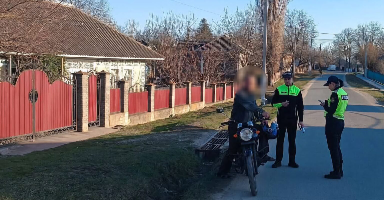 Poliția recomandă motocicliștilor, măsuri de siguranță în trafic Odată cu venirea primăverii și încălzirea vremii, motocicliștii revin pe drumuri, iar Poliția Română face apel la respectarea unor măsuri esențiale pentru siguranța acestora și a tuturor participanților la trafic. Pe fondul creșterii numărului de motociclete în circulație, autoritățile reamintesc importanța adoptării unei conduite responsabile pe drumurile publice.