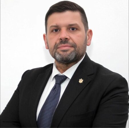 Prefectul județului Dâmbovița, Marian Tănase l-a revocat din funcție pe primarul orașului Găești Ieri, prefectul județului Dâmbovița a semnat ordinul de încetare a mandatului primarului orașului Găești, Grigore Gheorghe, ca urmare a unei decizii definitive a Înaltei Curți de Casație și Justiție. Instanța supremă a stabilit că Grigore Gheorghe s-a aflat în stare de incompatibilitate în perioada în care ocupa funcția de viceprimar.