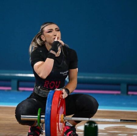 România, pe podiumul Europei la haltere! Trei medalii de aur pentru Mihaela Cambei și bronz pentru Adriana Pană și Ioana Miron România își face din nou loc în elita sportului european, grație unor performanțe excepționale obținute de sportivele noastre la Campionatele Europene de Haltere de la Chișinău.
