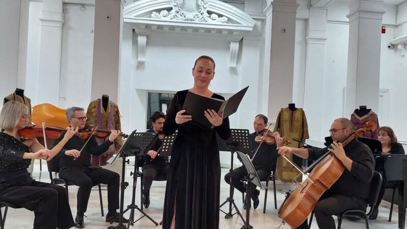 Într-o atmosferă încărcată de emoție și spiritualitate, concertul de muzică sacră organizat  de Centrul Județean de Cultură Dâmbovița, la Muzeul de Istorie din Târgoviște, a adus un moment de liniște și reflecție, în pragul Sărbătorii Paștelui.