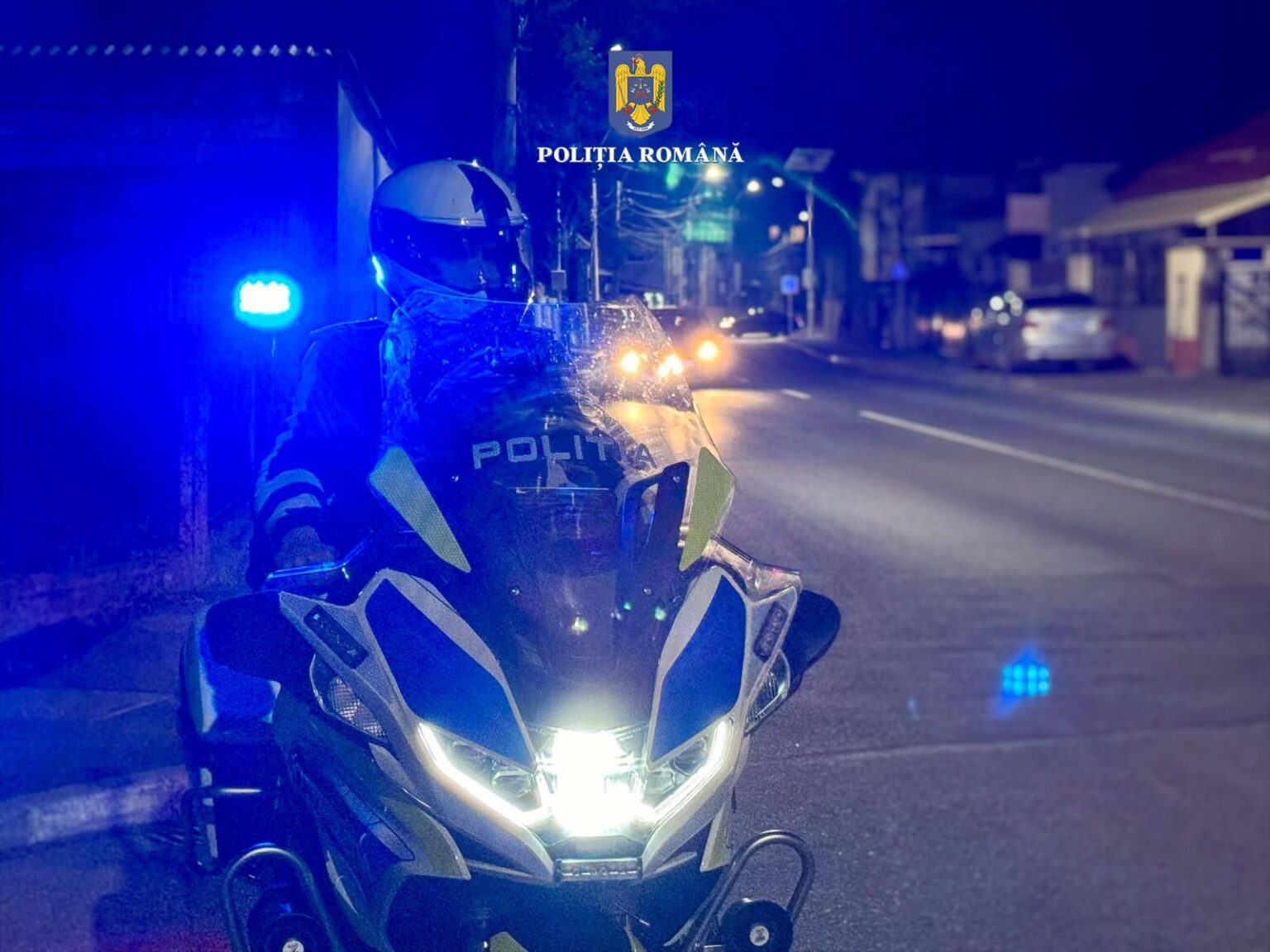 PERICOL pe drumurile din Dâmbovița: Conducători fără permis și sub influența alcoolului Polițiștii din Dâmbovița au acționat ferm pentru siguranța rutieră, depistând mai mulți șoferi care circulau ilegal pe drumurile publice. În cadrul unei serii de controale, autoritățile au întocmit dosare penale pentru conducerea de vehicule fără permis, sub influența alcoolului și cu permisul suspendat.