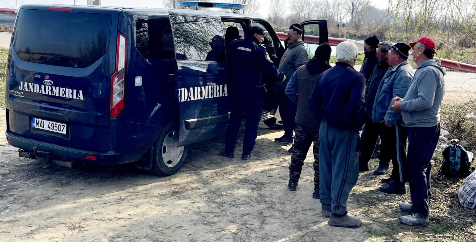 Pescuitul ilegal, sancționat de jandarmii dâmbovițeni pe râul Ilfov Jandarmii dâmbovițeni au desfășurat o acțiune de prevenire și combatere a pescuitului ilegal pe râul Ilfov, în zona localității Mircea Vodă. În urma verificărilor, au fost depistate mai multe persoane care au încălcat reglementările legale privind pescuitul în perioada de prohibiție.