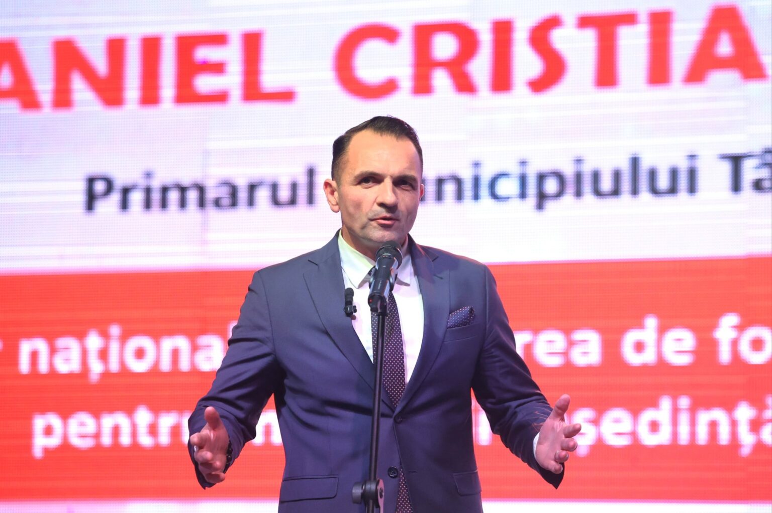 Primarul Daniel Cristian Stan, inclus în Top 10 al celor mai buni manageri din administrație Municipiul Târgoviște obține o nouă performanță remarcabilă! În ediția din această lună a Revistei CAPITAL, primarul Daniel Cristian Stan a fost inclus în prestigiosul Top 100 al celor mai buni manageri din România.