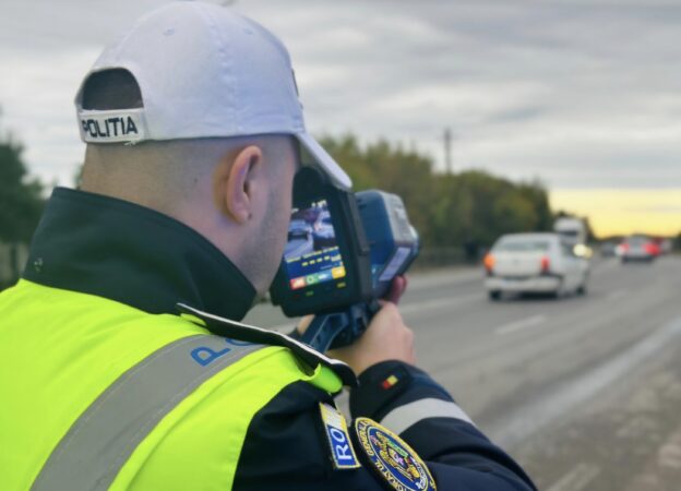 Astăzi, 4 aprilie 2025, polițiștii din județul Dâmbovița sunt la datorie, pregătiți să sancționeze toți participanții la trafic care nu respectă limitele de viteză. Radarele vor fi amplasate pe următoarele trasee: