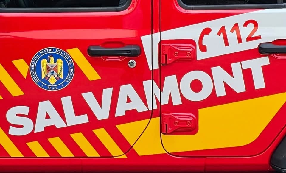 În contextul minivacanței de 1 Mai și al creșterii semnificative a numărului de turiști în zonele montane, Salvamont transmite un set de 10 reguli esențiale pentru drumeții în siguranță. Peste 550 de salvamontiști vor fi activi în teren în această perioadă, patrulând preventiv pe trasee și fiind pregătiți să intervină prompt în caz de urgență.