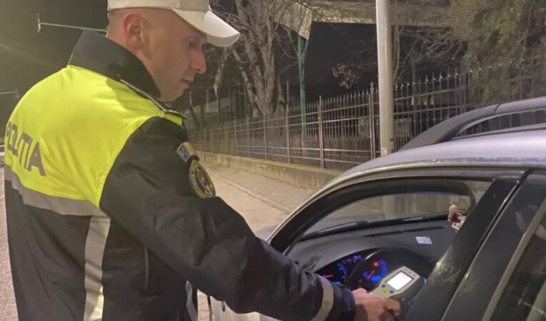 Șofer din Târgoviște, prins băut la volan pe DJ 702 E, în comuna Cobia Polițiștii din cadrul Secției nr. 8 Poliție Rurală Valea Mare au oprit pentru control un autoturism pe drumul județean 702 E, pe raza comunei Cobia.