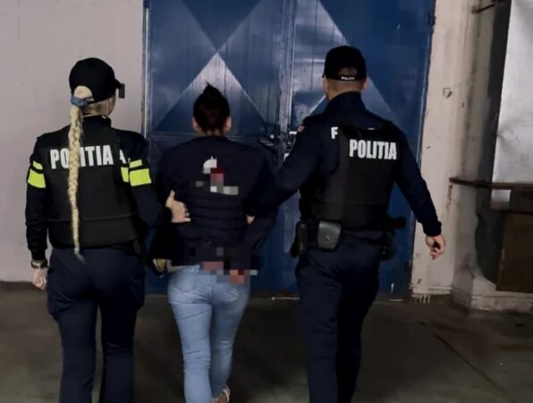 Scandal din gelozie la Voinești: O tânără de 19 ani a fost arestată după ce a agresat soția presupusului amant O poveste de gelozie și violență s-a transformat într-un dosar penal cu urmări grave, după ce o tânără de 19 ani, din comuna Voinești, a fost arestată preventiv pentru 30 de zile