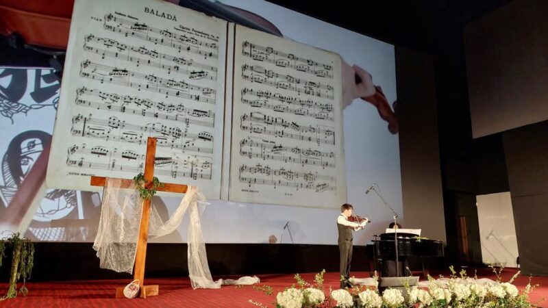 Seară de suflet la Târgoviște: Un spectacol de lumină și emoție, în așteptarea Învierii Domnului La Cinematograful „Independența” din Târgoviște, atmosfera a fost cu totul specială în vineri seară, cu prilejul Spectacolului Extraordinar „Vinerea Floriilor”