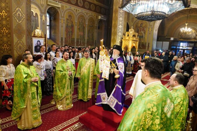 Dâmbovița se pregătește de Sfintele Paști: Înaltpreasfințitul Nifon va oficia slujbele pascale în Târgoviște și la mănăstirile din județ Credincioșii sunt așteptați la slujbele pascale oficiate de Înaltpreasfințitul Părinte Nifon, momente de profundă trăire spirituală în Dâmbovița.