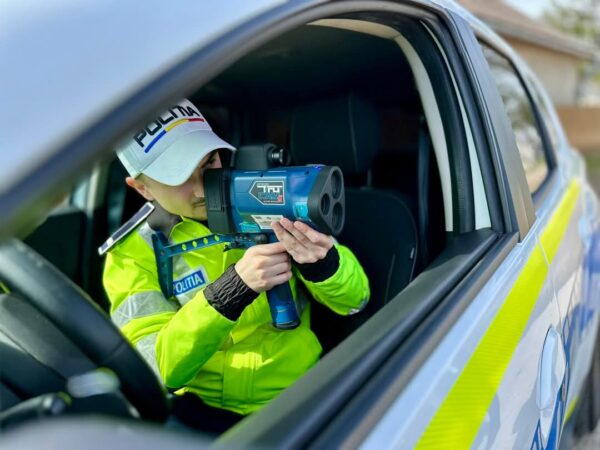 Speed Marathon în tot județulul Dâmbovița: Viteza sub control, viețile în siguranță Ieri, 9 aprilie a.c., polițiștii rutieri din cadrul Inspectoratului de Poliție Județean Dâmbovița au desfășurat o serie de acțiuni concentrate pe drumurile din județ, în cadrul Speed Marathon – inițiativă europeană dedicată prevenirii accidentelor provocate de viteză excesivă.