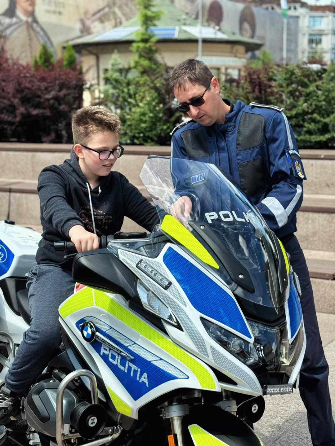 Polițiștii rutieri din cadrul Inspectoratului de Poliție Județean Dâmbovița desfășoară, în perioada 22-27 aprilie, o amplă acțiune de prevenire și combatere a abaterilor comise de pietoni, dar și de conștientizare a riscurilor asociate traversării neregulamentare.