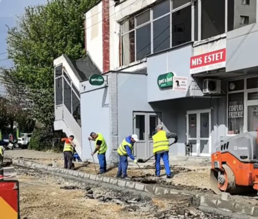 Municipiul Târgoviște face un nou pas important spre modernizare! Primarul Daniel Cristian Stan a anunțat oficial startul lucrărilor de reabilitare pe strada Udriște Năsturel, situată paralel cu Bulevardul „Constantin Brâncoveanu”.