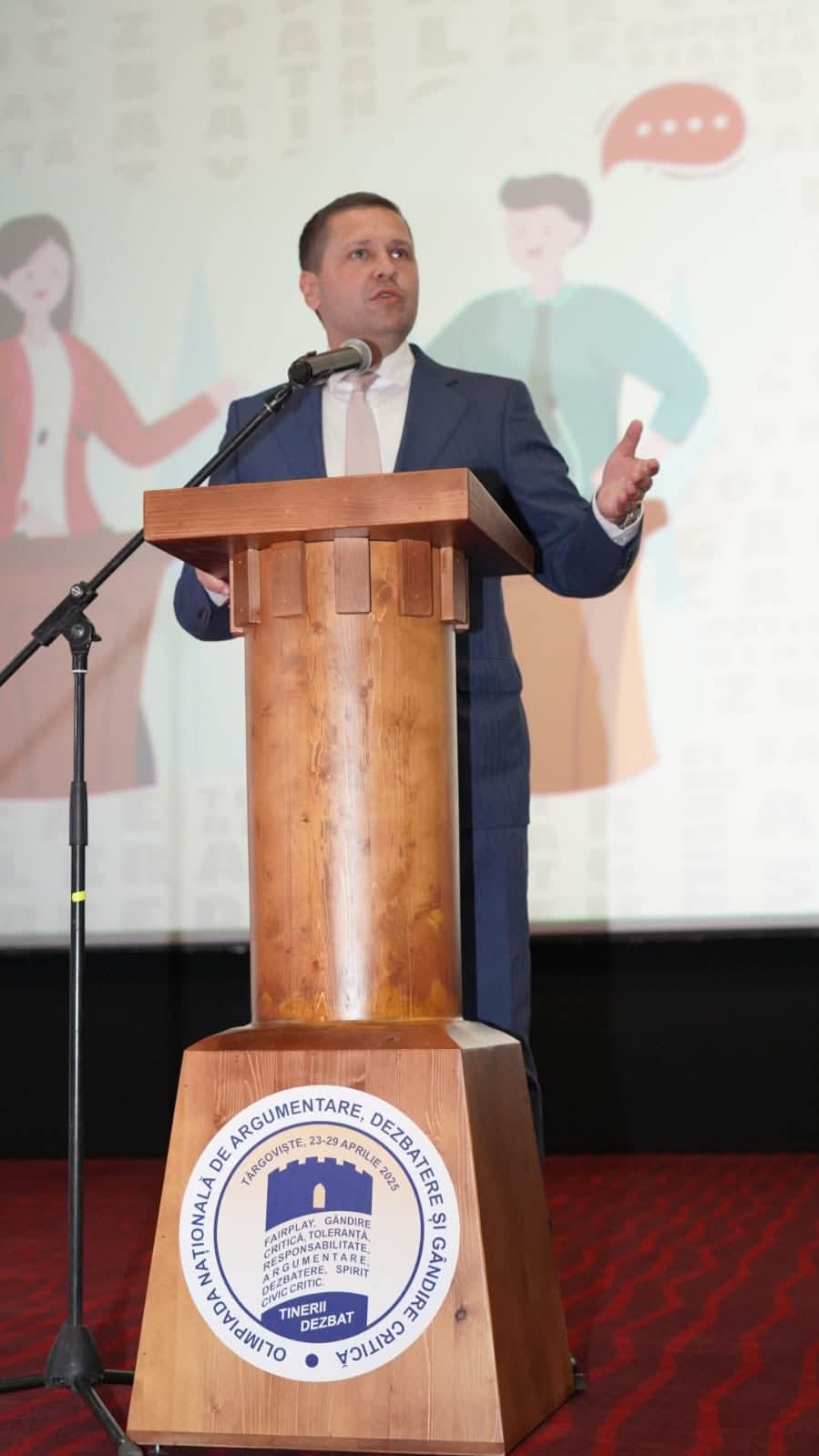 Târgoviște este în aceste zile capitala gândirii libere: tinerii dezbat pentru viitorul României.Municipiul Târgoviște găzduiește Olimpiada Națională „Tinerii Dezbat”