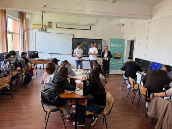 Universitatea „Valahia” din Târgoviște, mai aproape de elevi: Caravana admiterii 2025 în județele Dâmbovița și Teleorman Universitatea „Valahia” din Târgoviște a dat din nou startul campaniei de promovare a admiterii, aducând oferta educațională mai aproape de liceenii din județele Dâmbovița și Teleorman.