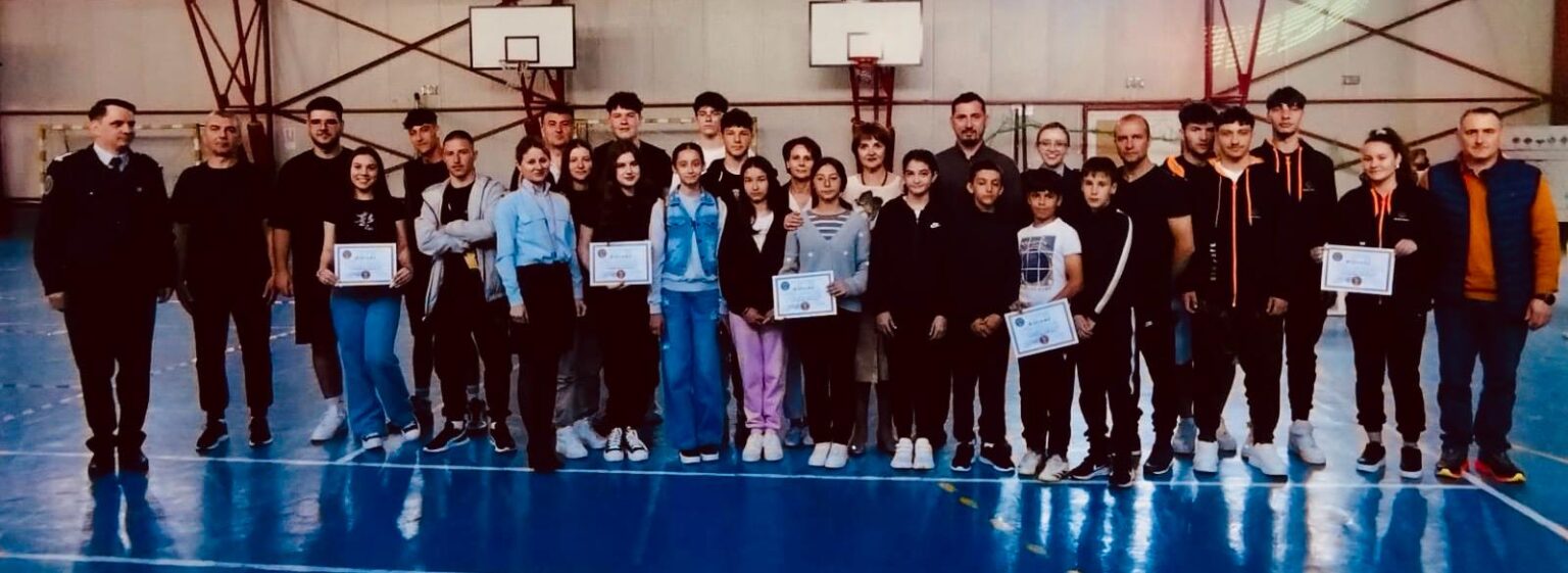 Viitorii salvatori ai județului, în acțiune la etapa județeană a concursului „Cu viața mea apăr viața” Viitorii salvatori ai județului, în acțiune la etapa județeană a concursului „Cu viața mea apăr viața”