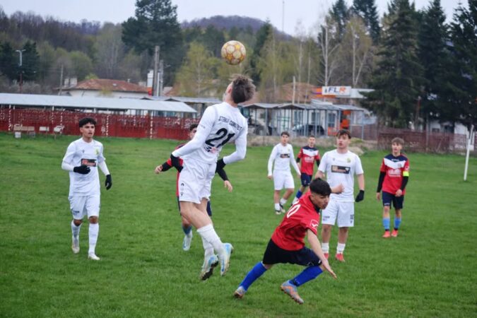 Voința Crevedia U19 a obținut o victorie importantă la Voinești Voinței Crevedia U19 a înregistrat marți, o victorie clară, impunându-se cu 3-0 în deplasare, împotriva echipei din Voinești. Golurile echipei Crevedia au fost semnate de Popescu