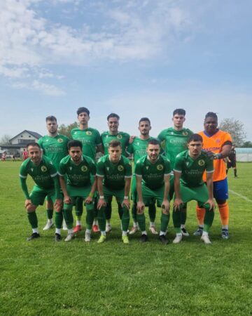 Voința Crevedia – Viitorul Aninoasa, 1-1: Un meci sub așteptări pentru campioni În ciuda faptului că Voința Crevedia și-a asigurat matematic titlul în Liga 4 cu 7 etape înainte de finalul sezonului, echipa a avut o prestație sub așteptări în partida cu Viitorul Aninoasa, încheiată la egalitate, scor 1-1.