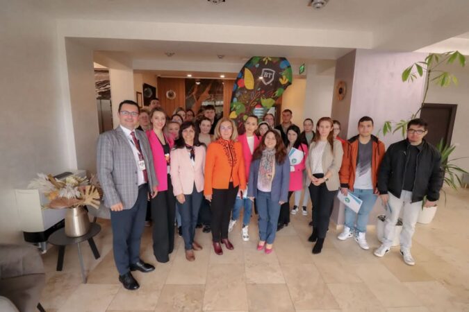 S-a desfășurat workshop-ul „Sustenabilitate și siguranță în afaceri. Protejare împotriva fraudelor online”, un eveniment interactiv dedicat studenților din cadrul proiectului „Stagii de practică pentru studenții Universității Valahia” (Cod SMIS: 318220).