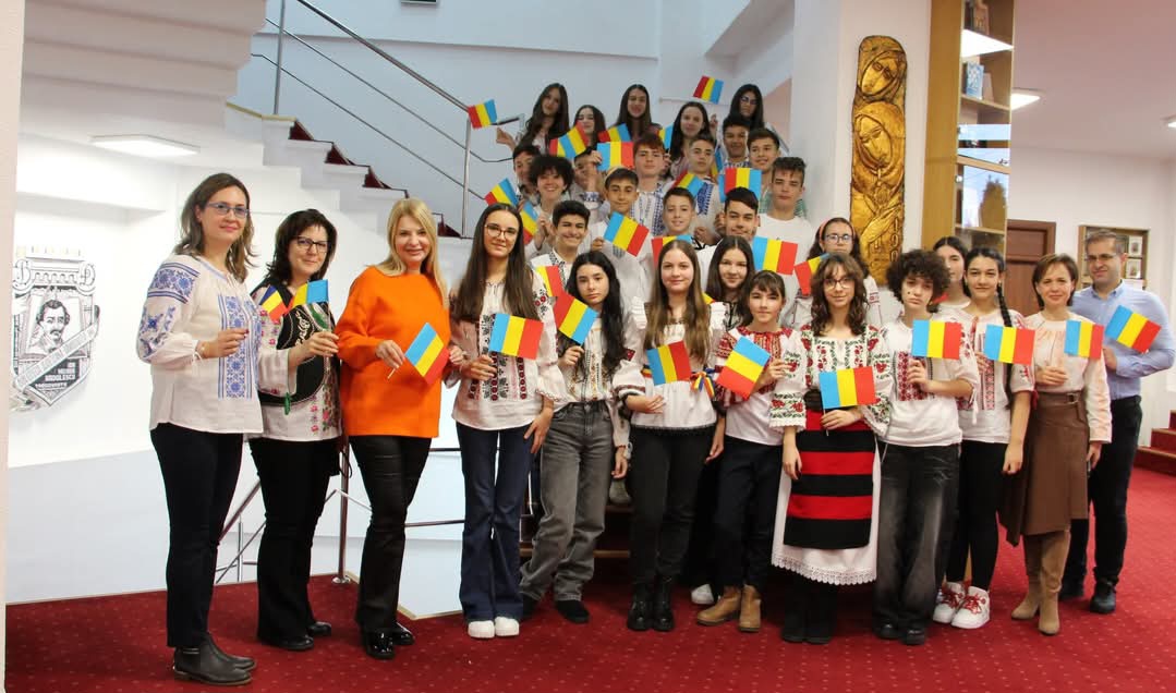 Astăzi, 23 îaprilie 2025, Biblioteca Județeană „I. H. Rădulescu” Dâmbovița marchează Ziua Bibliotecarului din România printr-un program dedicat profesioniștilor cărții și iubitorilor de lectură.