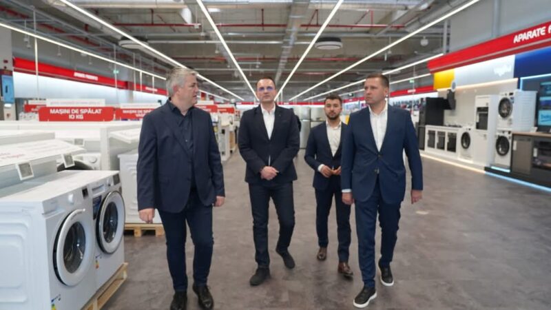 Ieri a avut loc deschiderea oficială a celui mai mare magazin electro-IT din județul Dâmbovița. La eveniment au participat președintele Consiliului Județean Dâmbovița, Corneliu Ștefan,
